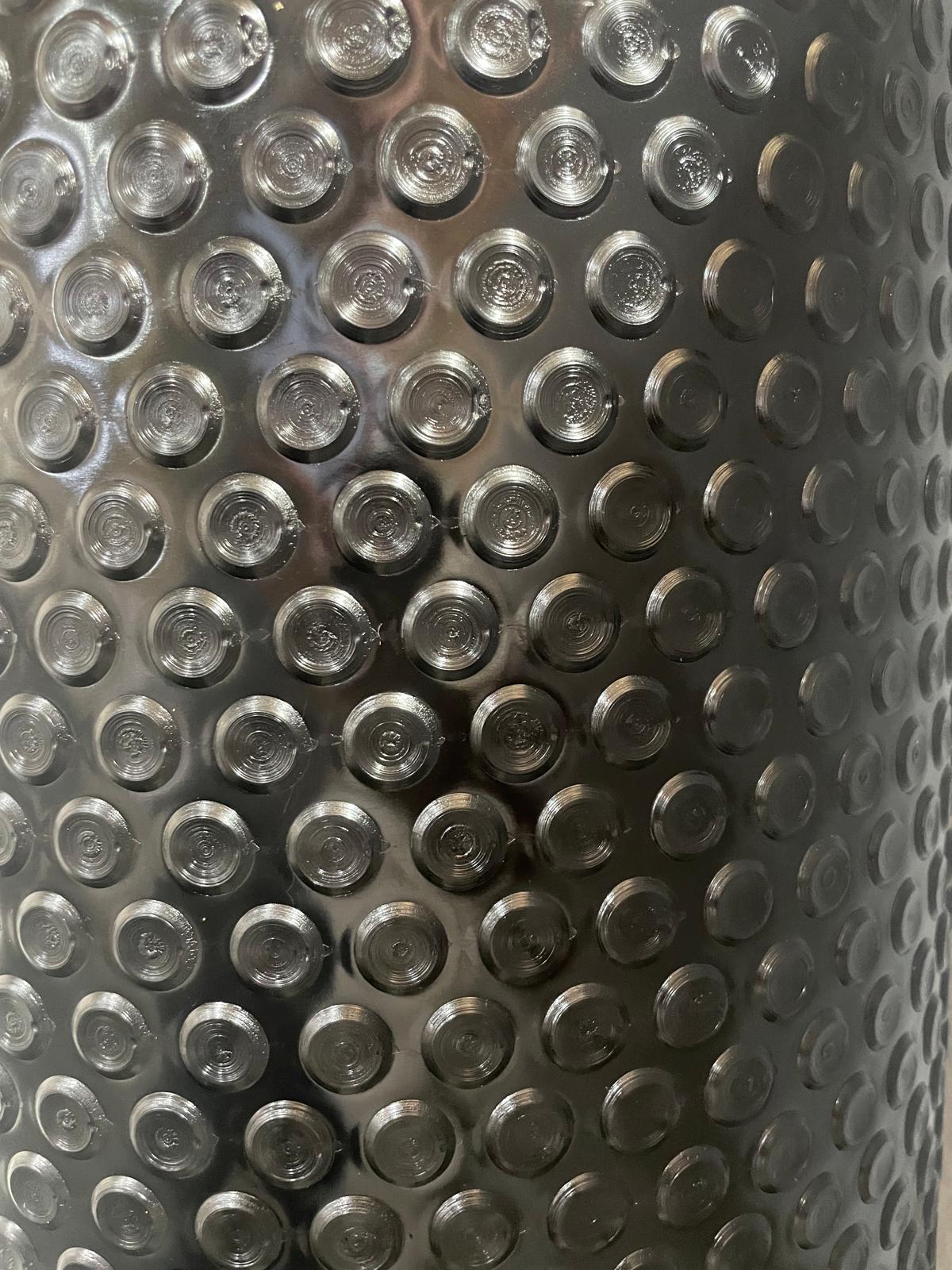 השכבה החיצונית צבע שחור